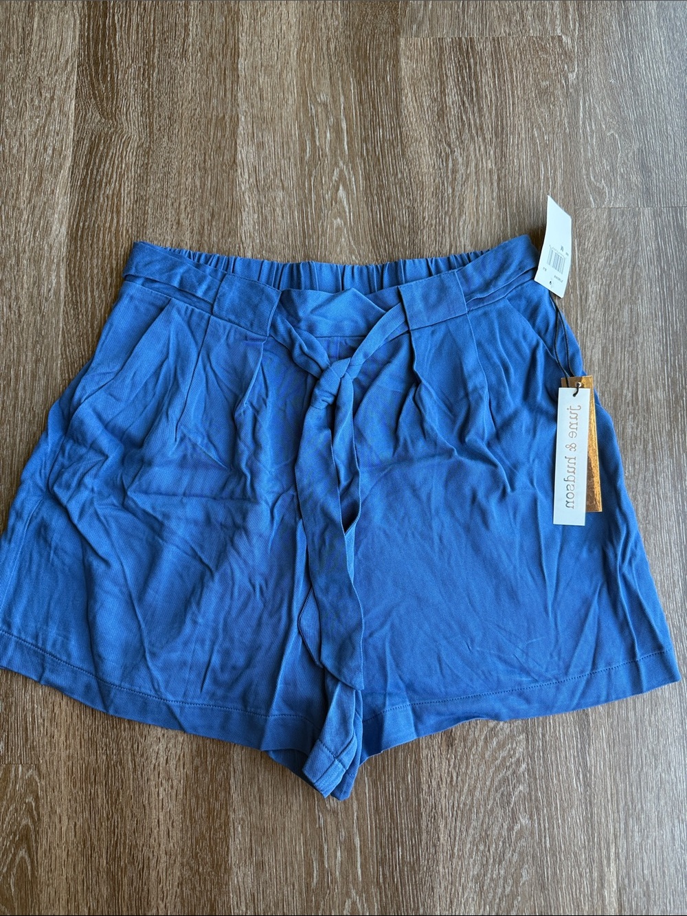 NWT June & Hudson Tie Front Shorts